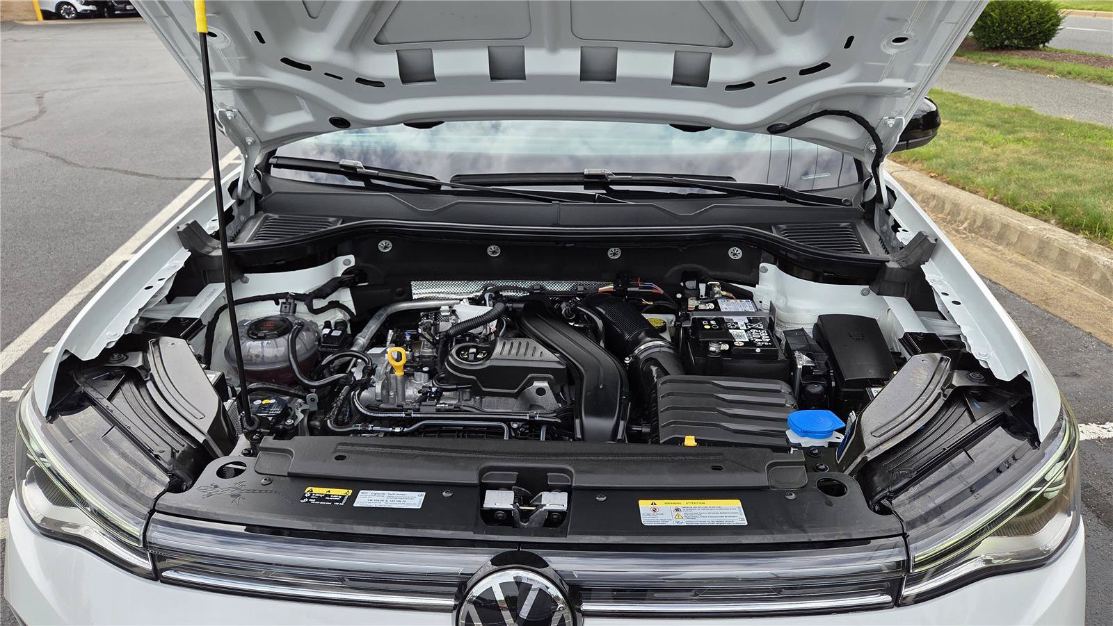 Certified 2025 Volkswagen Taos SE AWD/4WD image 10
