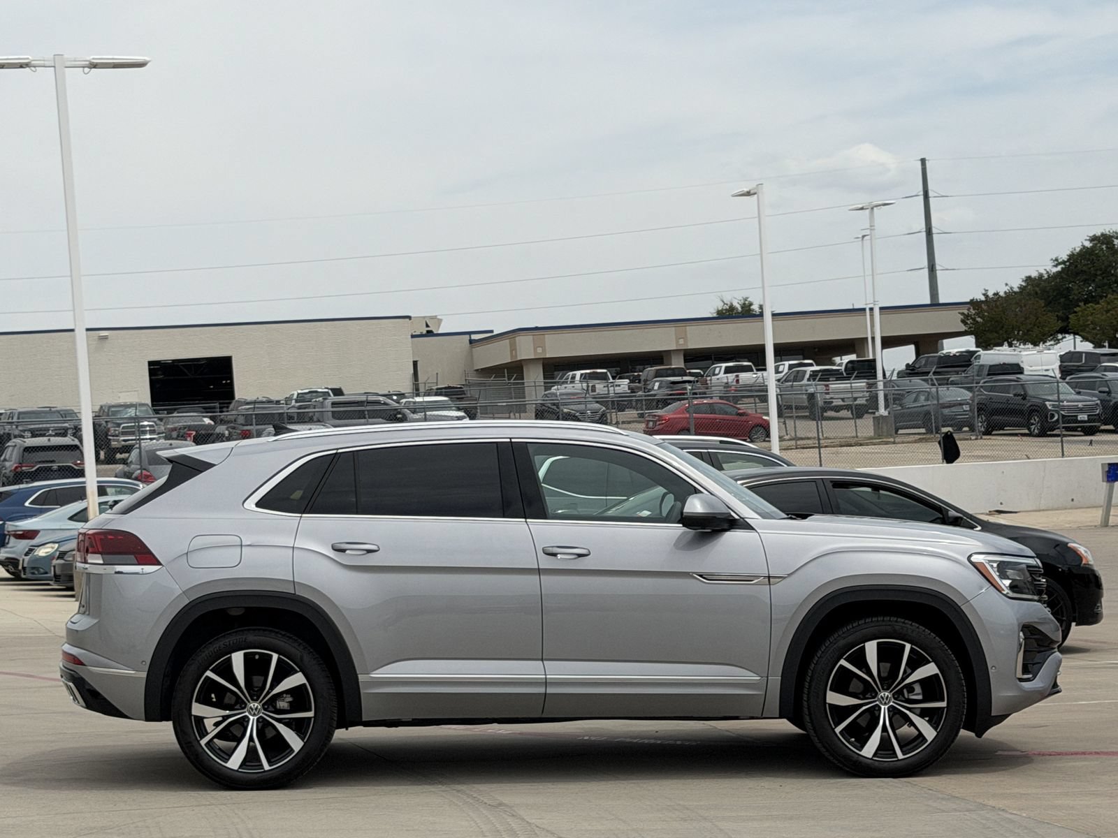 Used 2024 Volkswagen Atlas Cross Sport SEL Premium R-Line AWD/4WD video 3