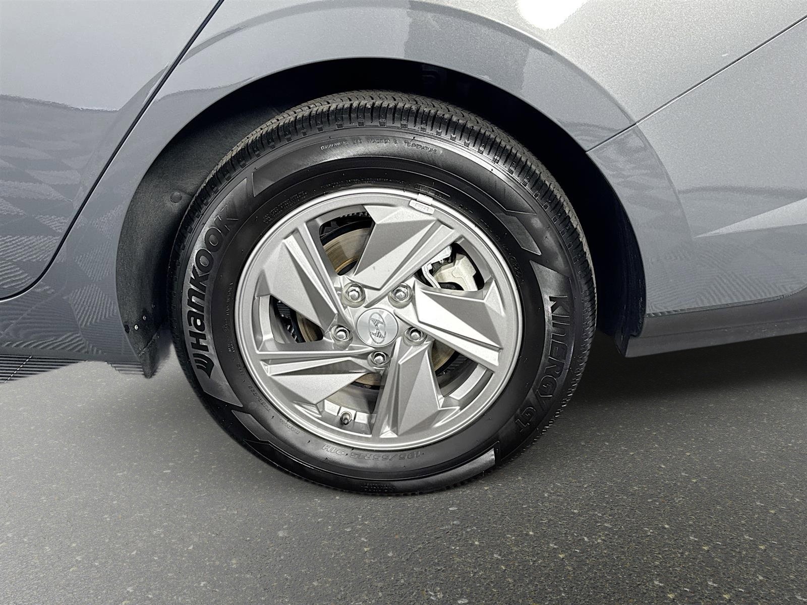 Certified 2025 Hyundai Elantra SE image 28