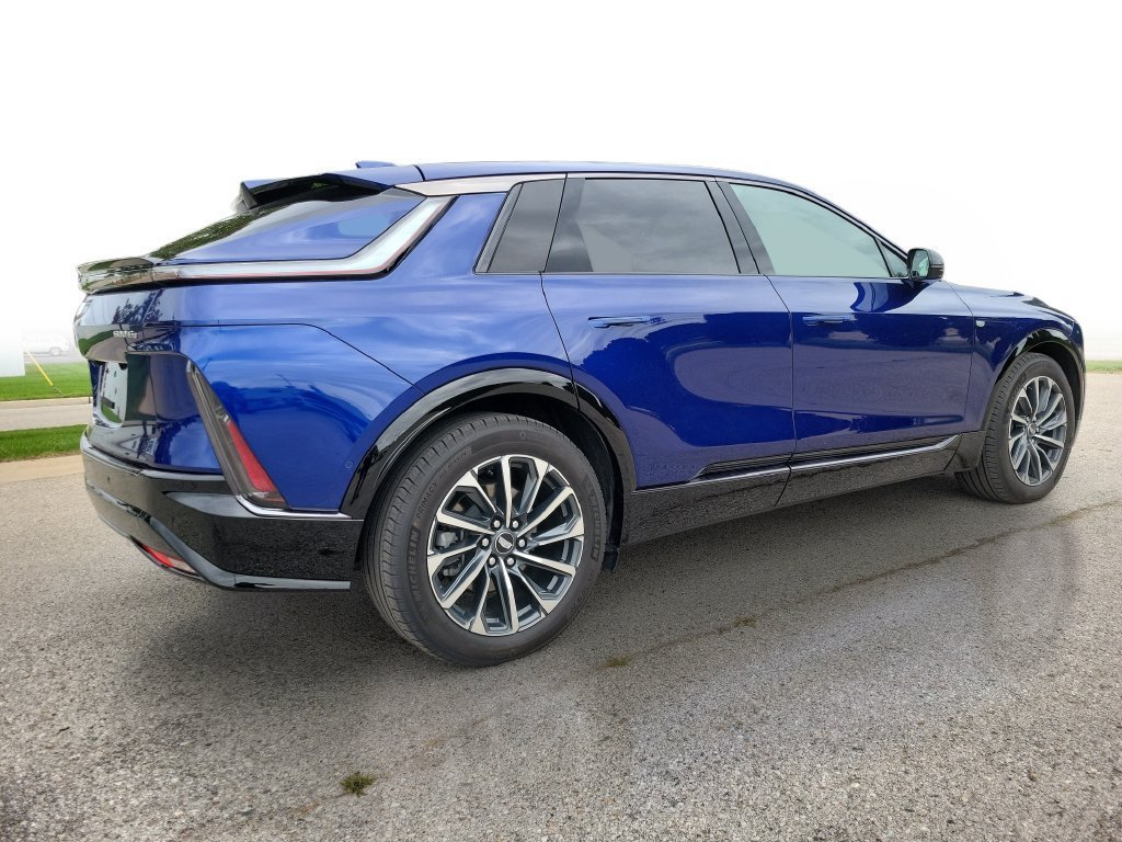Used 2024 Cadillac Lyriq Sport w/ LPO, Floor Liner Package AWD/4WD image 4