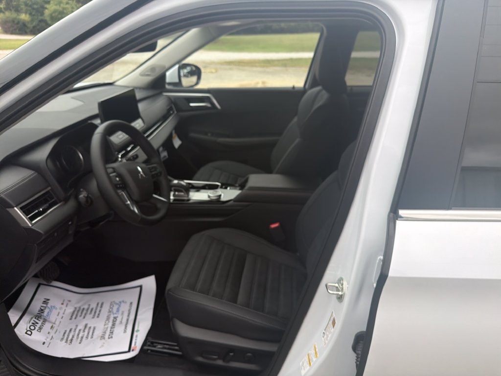 New 2026 Mitsubishi Outlander SE AWD/4WD image 13