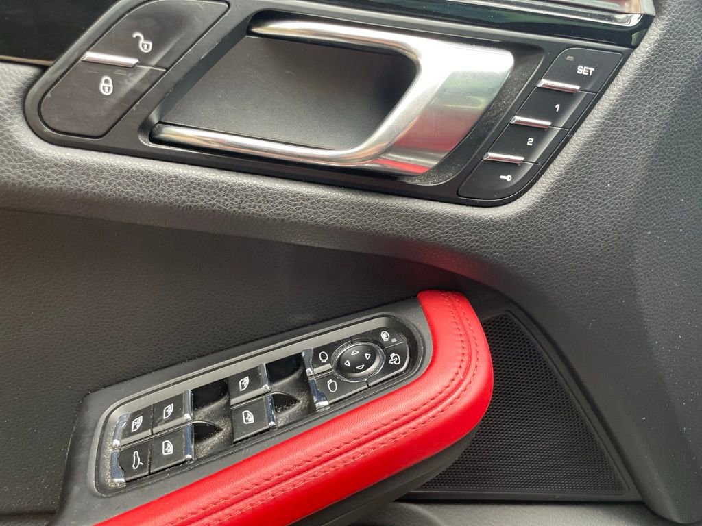 Used 2018 Porsche Macan S image 10