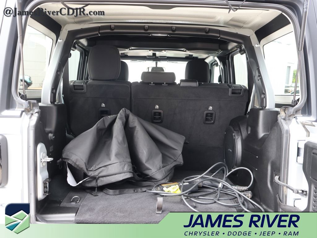 Used 2023 Jeep Wrangler Unlimited w/ Cold Weather Group AWD/4WD image 14