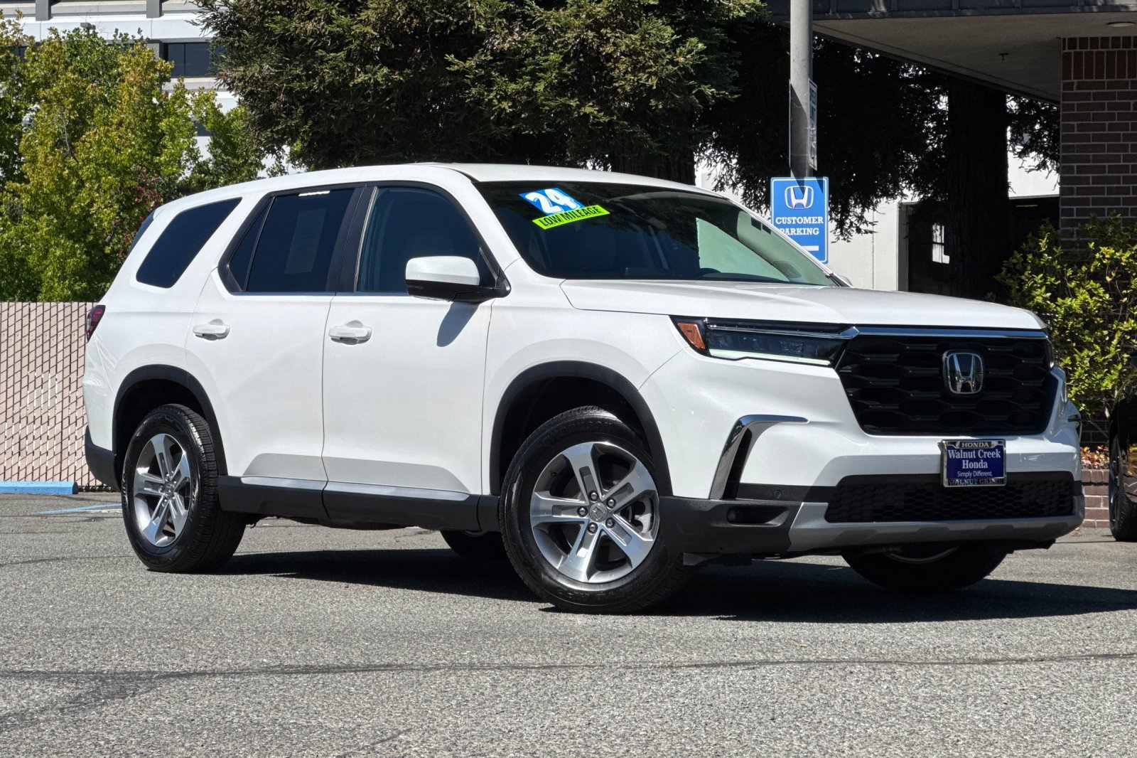 Used 2024 Honda Pilot EX-L image 2