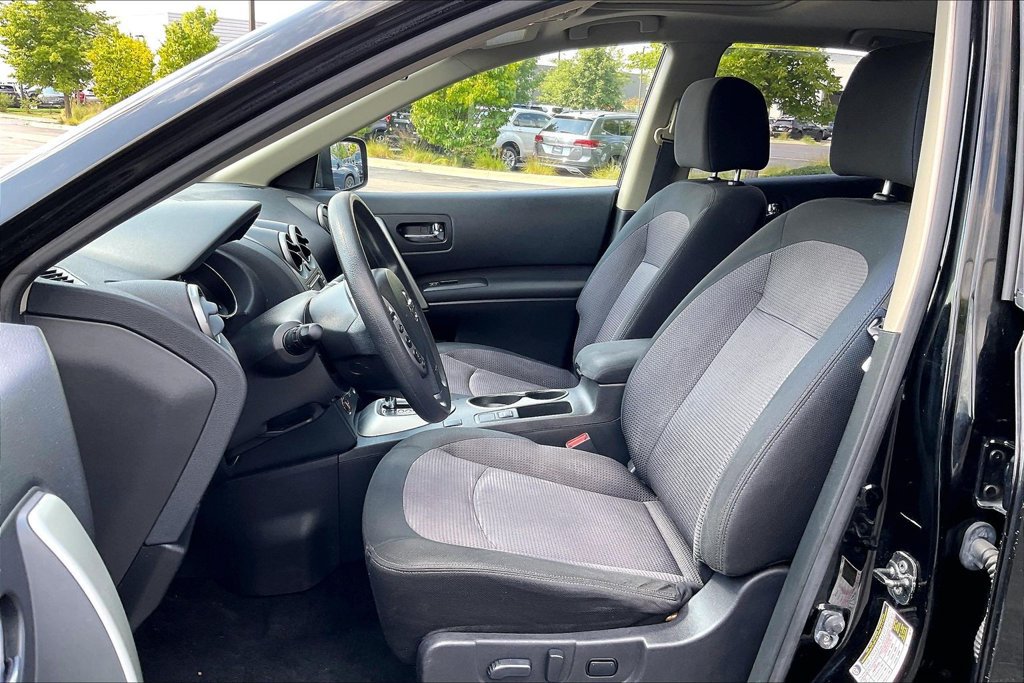 Used 2013 Nissan Rogue SV w/ Premium Pkg AWD/4WD image 28