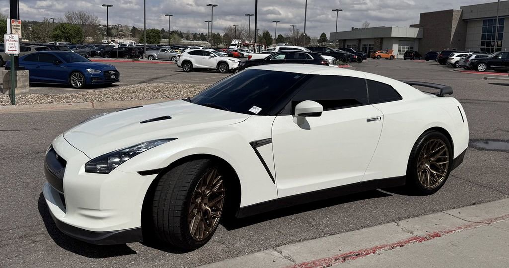 Used 2009 Nissan GT-R Premium AWD/4WD image 4