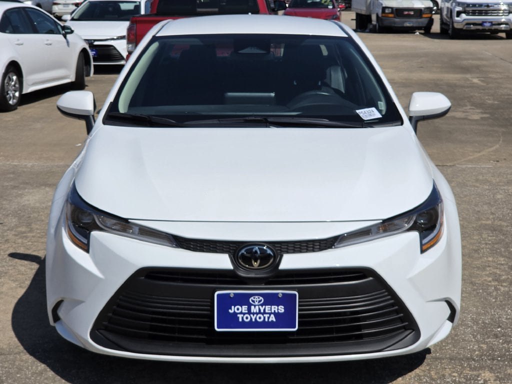 Used 2026 Toyota Corolla LE FWD image 3