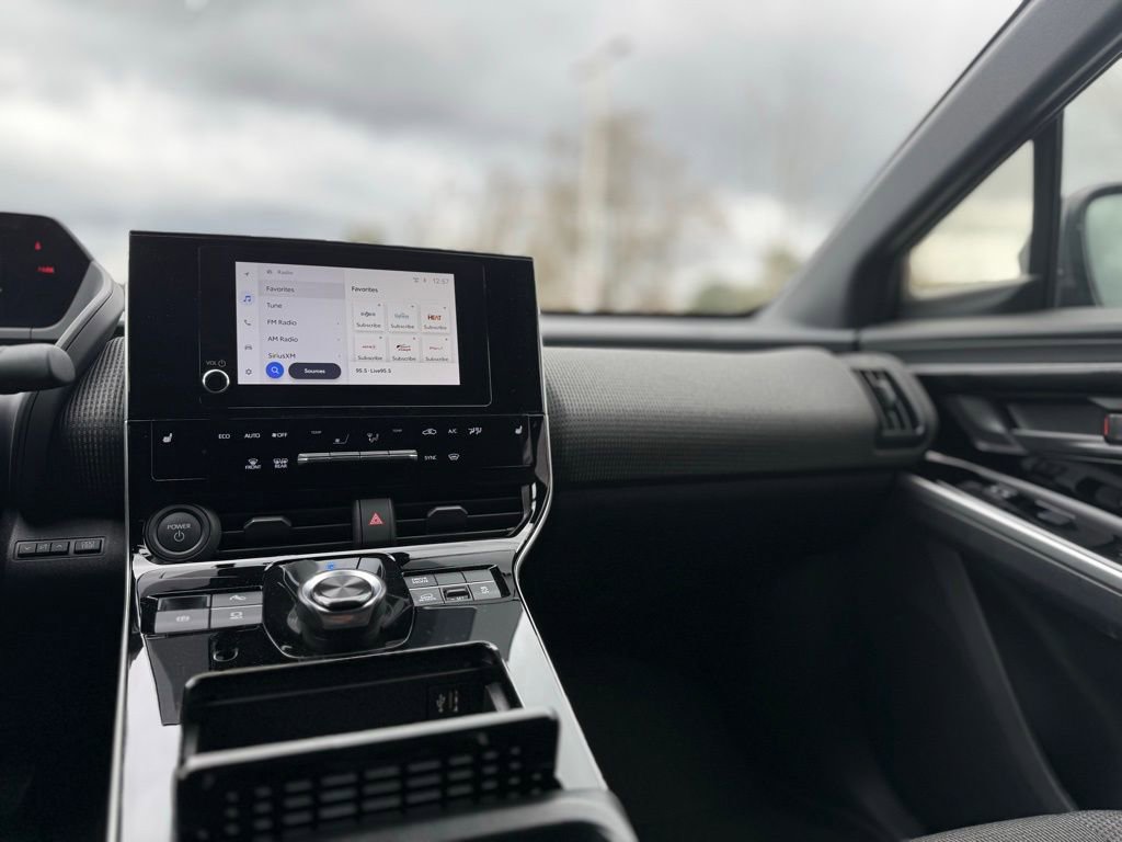 Used 2024 Subaru Solterra Premium image 24