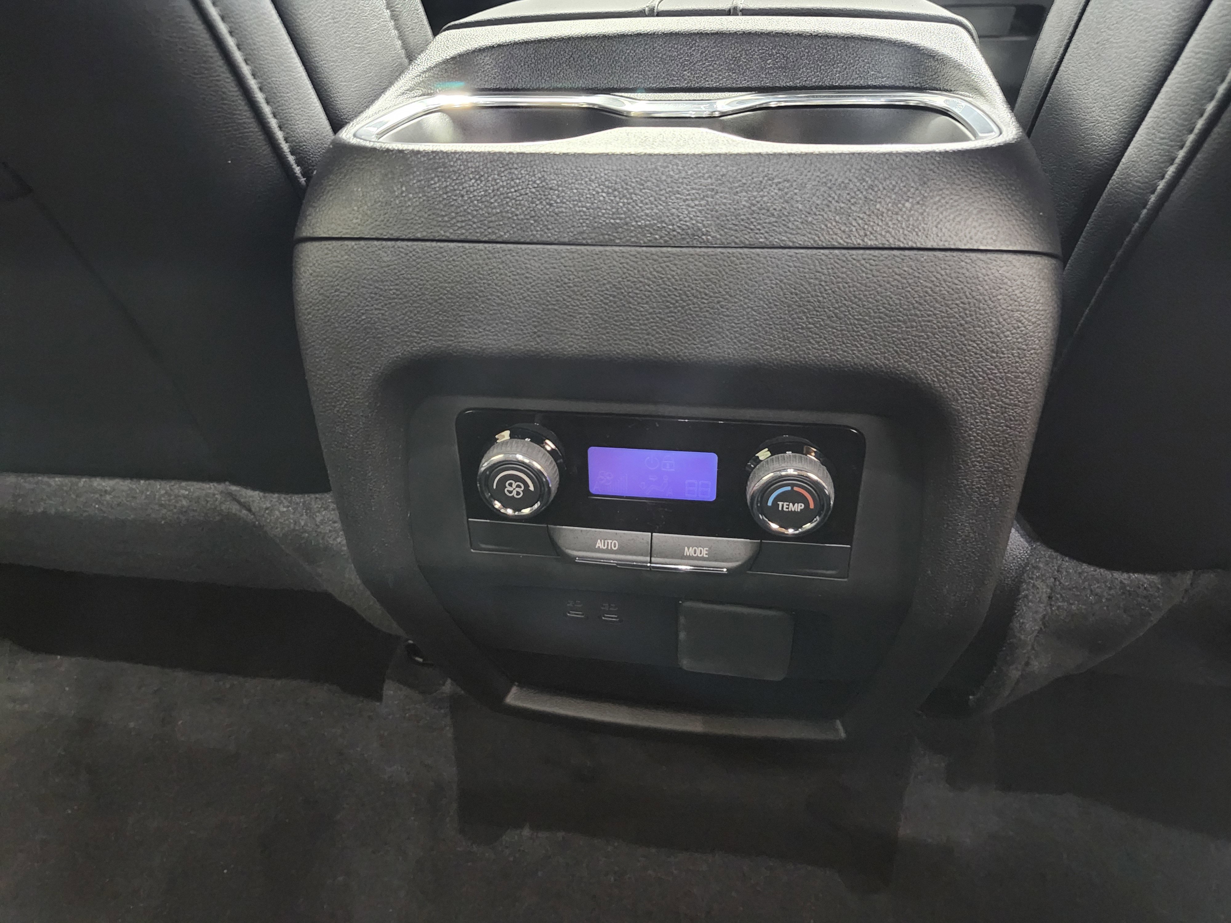 Used 2025 Chevrolet Traverse LT w/ Driver Confidence Package image 14