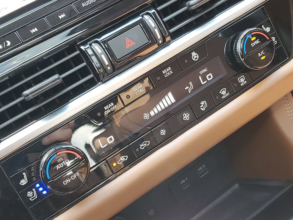 Used 2023 Nissan Pathfinder Platinum AWD/4WD image 19