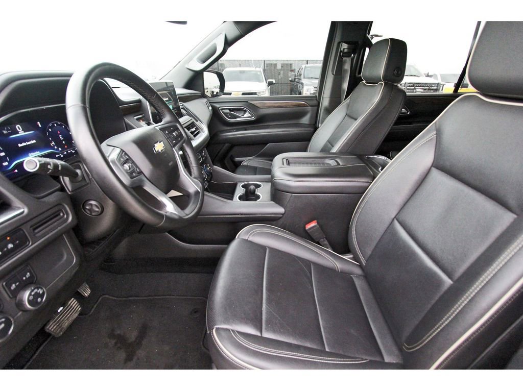 Used 2024 Chevrolet Suburban Premier RWD image 6