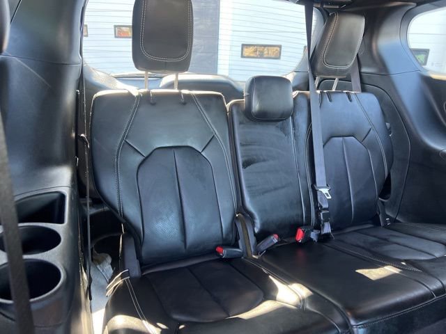 Used 2025 Chrysler Pacifica Select image 10