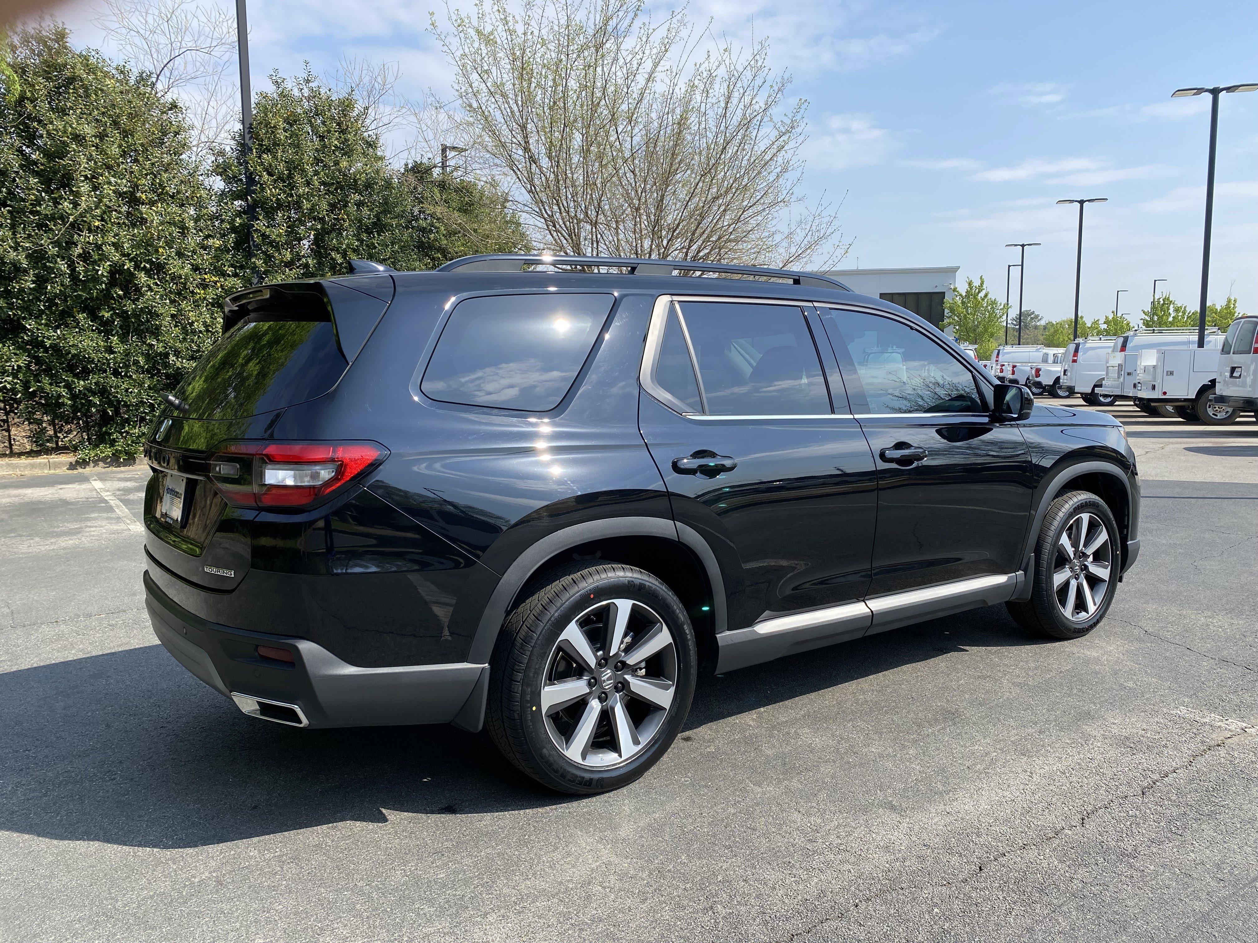 Used 2024 Honda Pilot Touring image 9