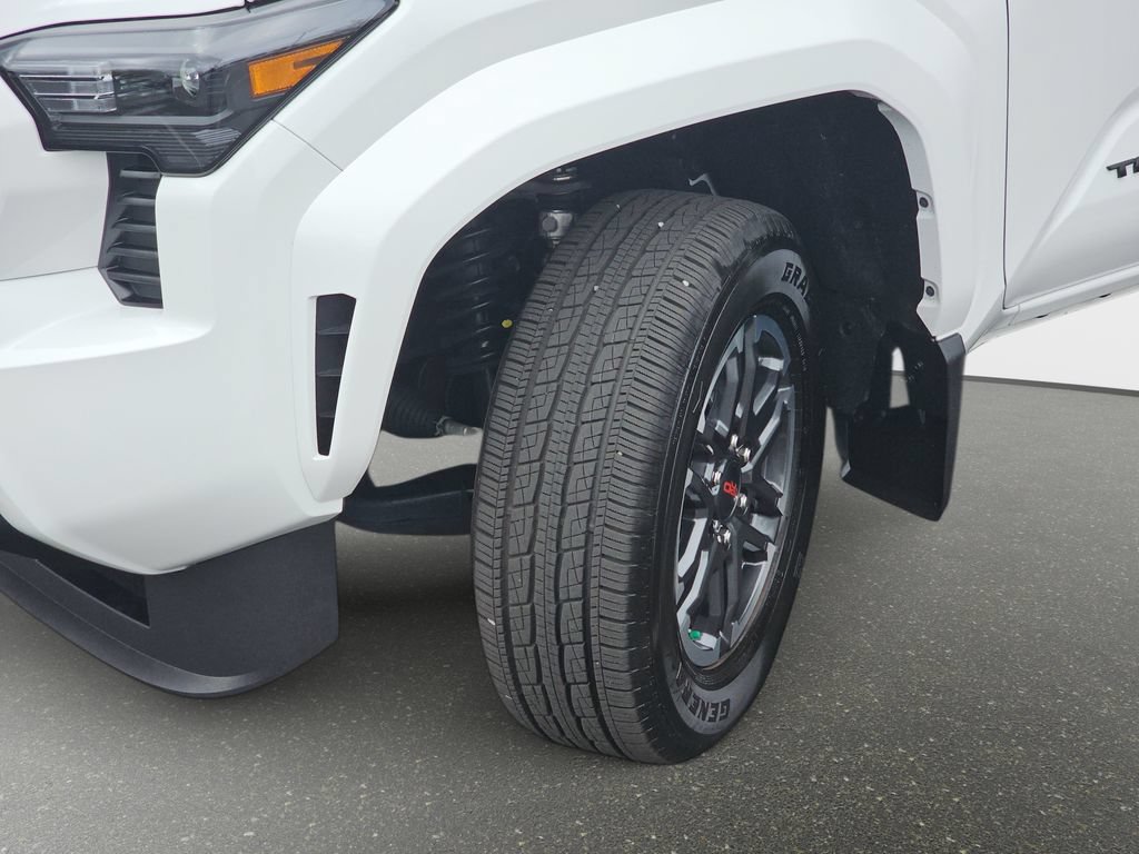 Used 2025 Toyota Tacoma TRD Sport AWD/4WD image 34