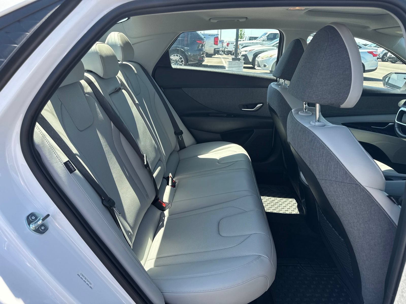 Used 2025 Hyundai Elantra Limited FWD image 11
