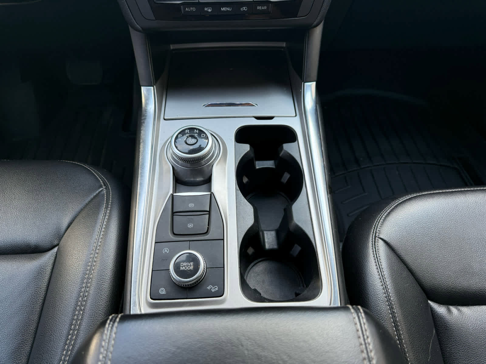 Used 2020 Ford Explorer XLT w/ Equipment Group 202A image 12