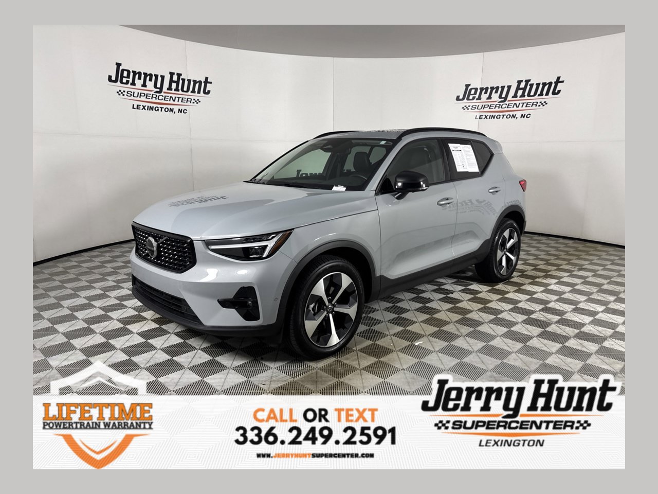 Used 2026 Volvo XC40 B5 Plus AWD/4WD image 1