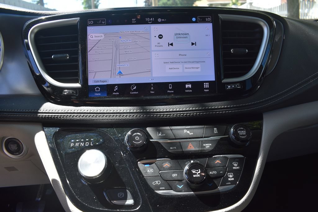 Used 2024 Chrysler Pacifica Limited FWD image 15