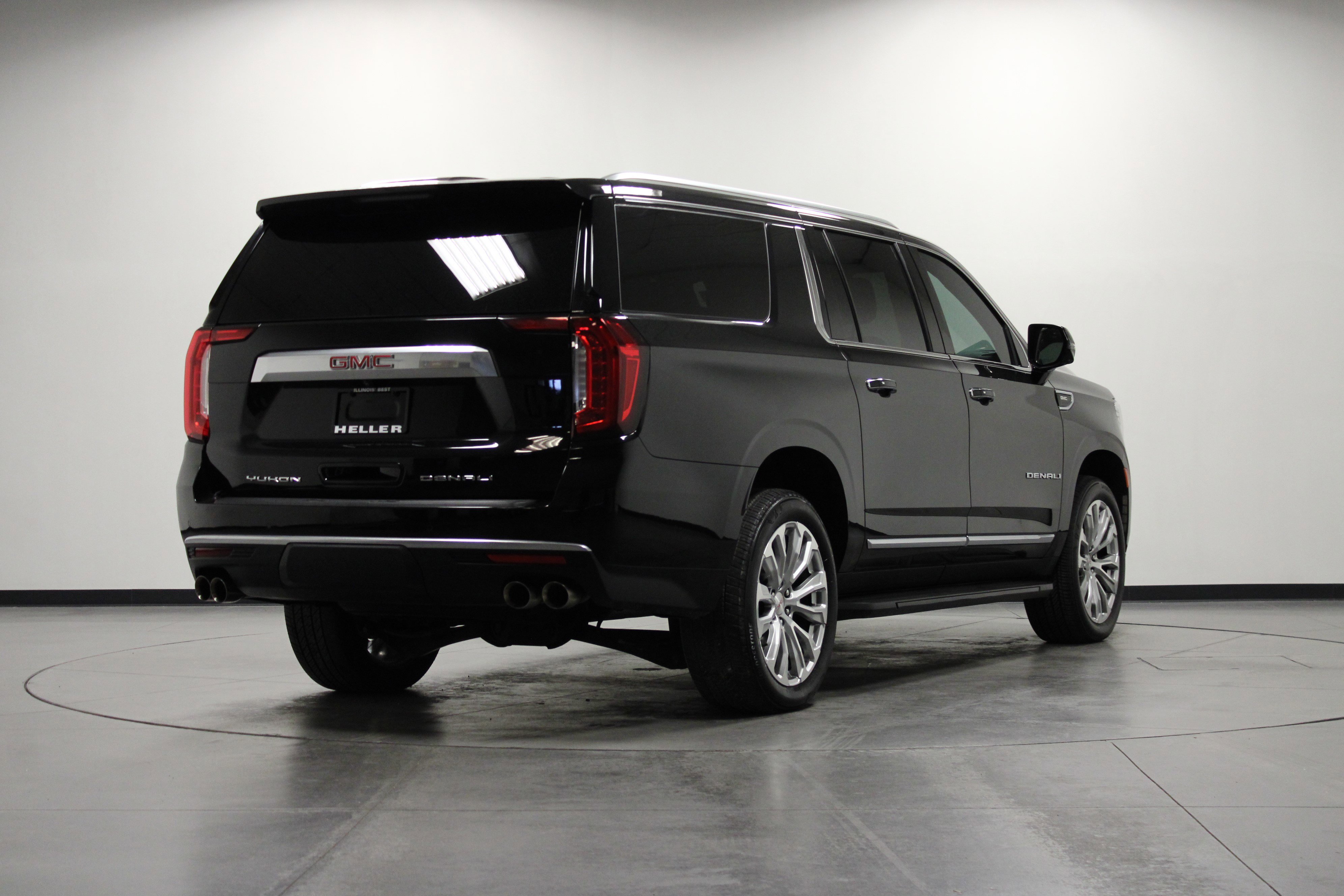 Used 2024 GMC Yukon XL Denali image 4