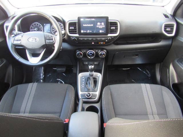 Used 2022 Hyundai Venue SEL FWD image 3