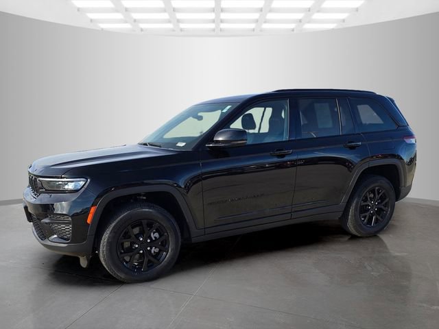 Used 2025 Jeep Grand Cherokee Altitude AWD/4WD image 6