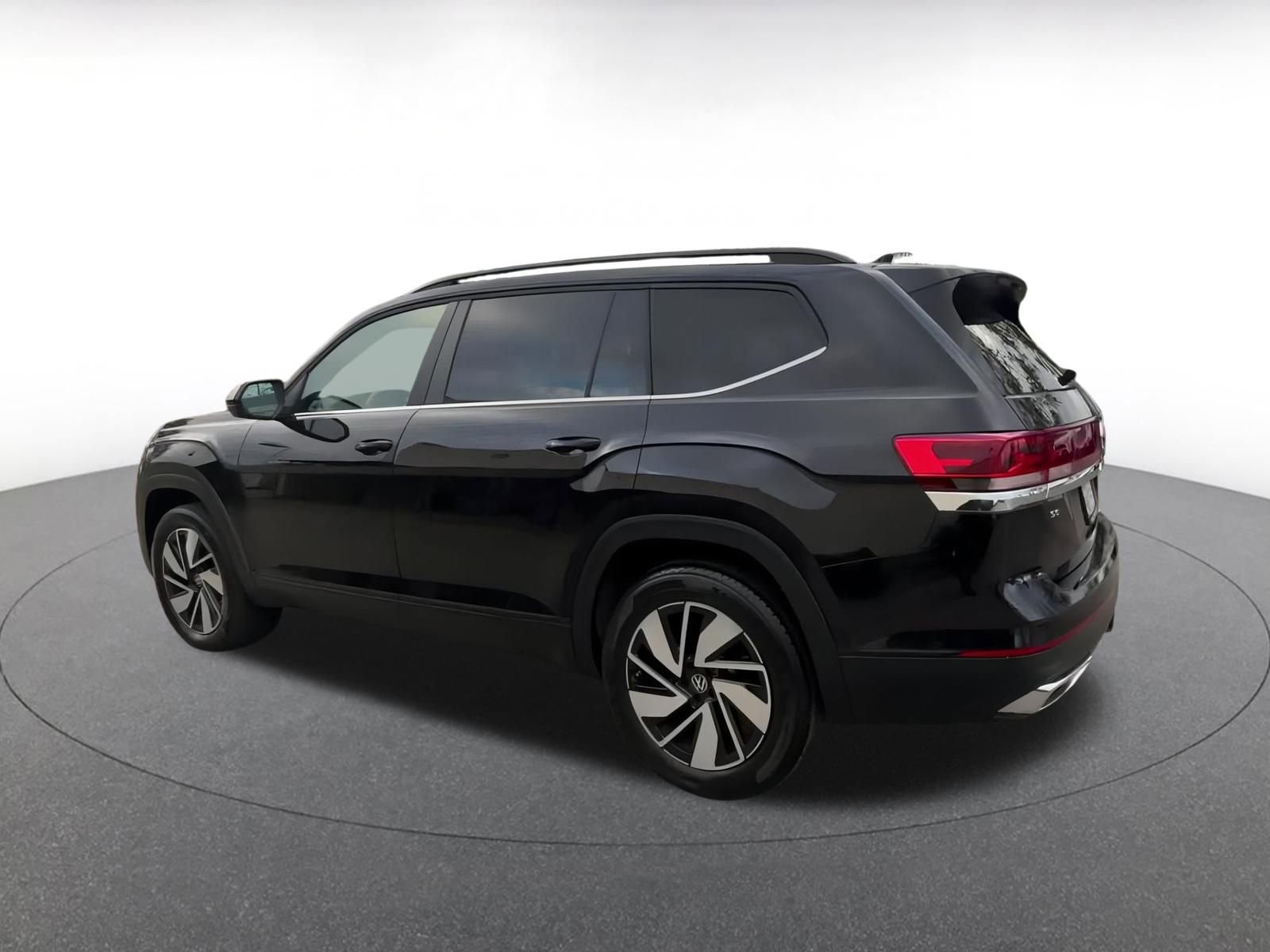 Used 2025 Volkswagen Atlas SE image 10