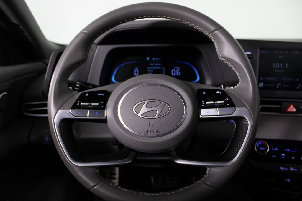 Certified 2025 Hyundai Elantra Sport image 20
