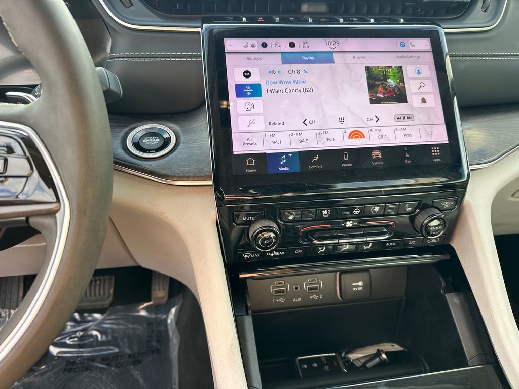 Used 2023 Jeep Grand Cherokee Overland image 30