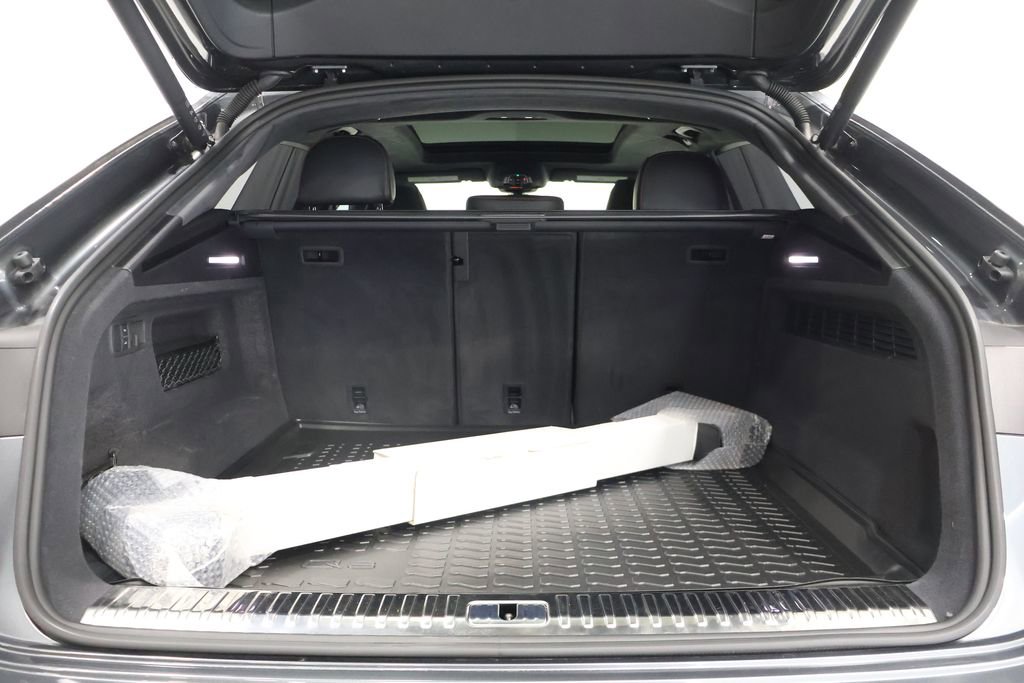 Used 2025 Audi SQ8 Prestige w/ Prestige Package image 28