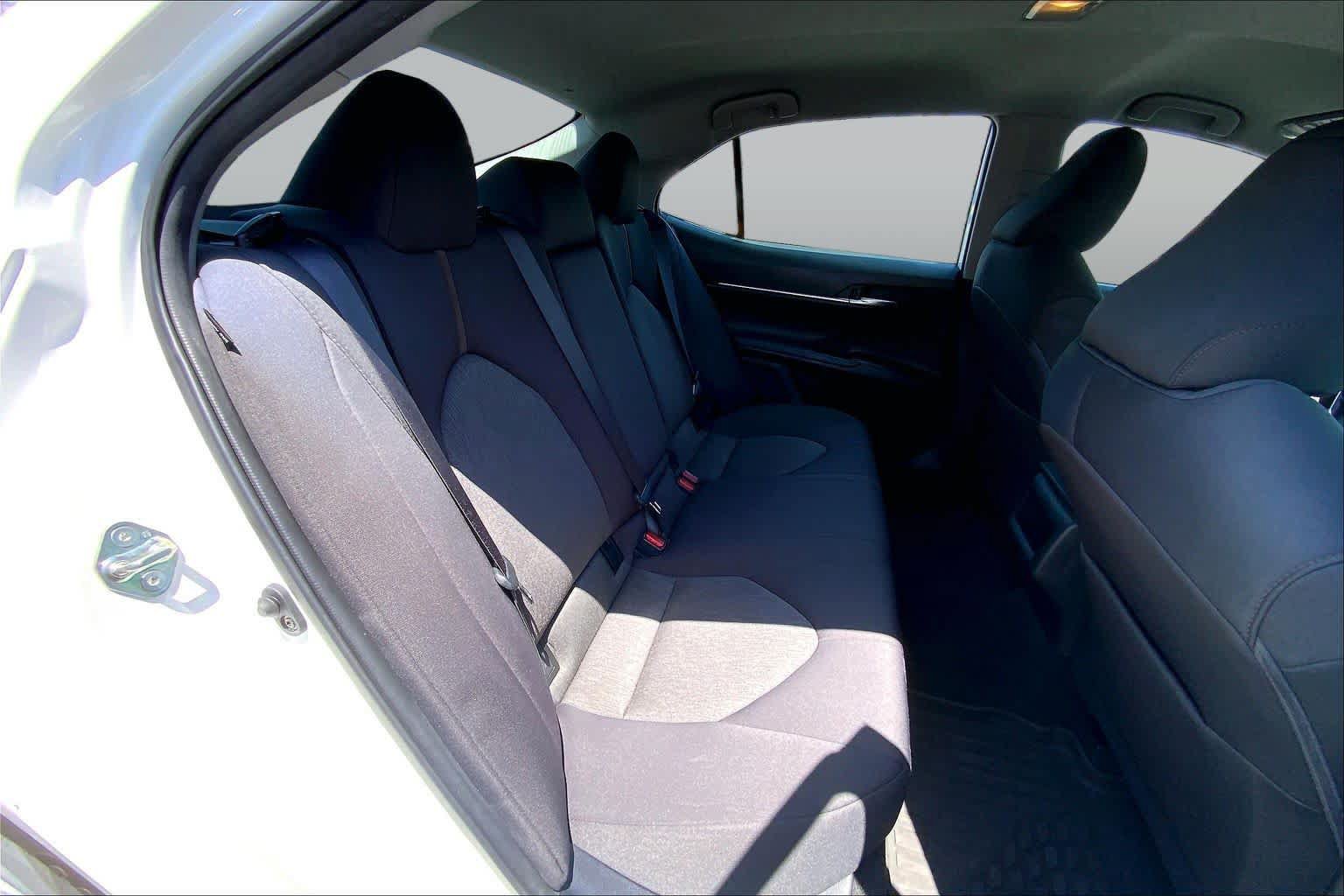 Used 2020 Toyota Camry LE FWD image 19