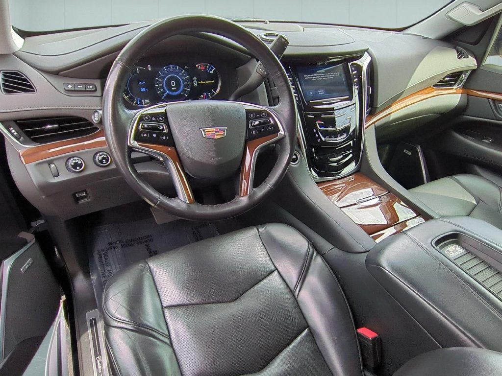 Used 2020 Cadillac Escalade Premium Luxury w/ LPO, Radiant Package AWD/4WD image 11