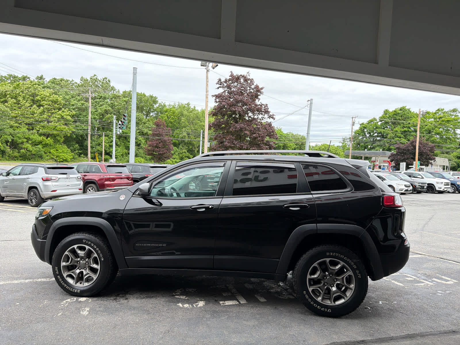 Used 2021 Jeep Cherokee Trailhawk w/ Sun, Sound & Nav Group AWD/4WD image 4
