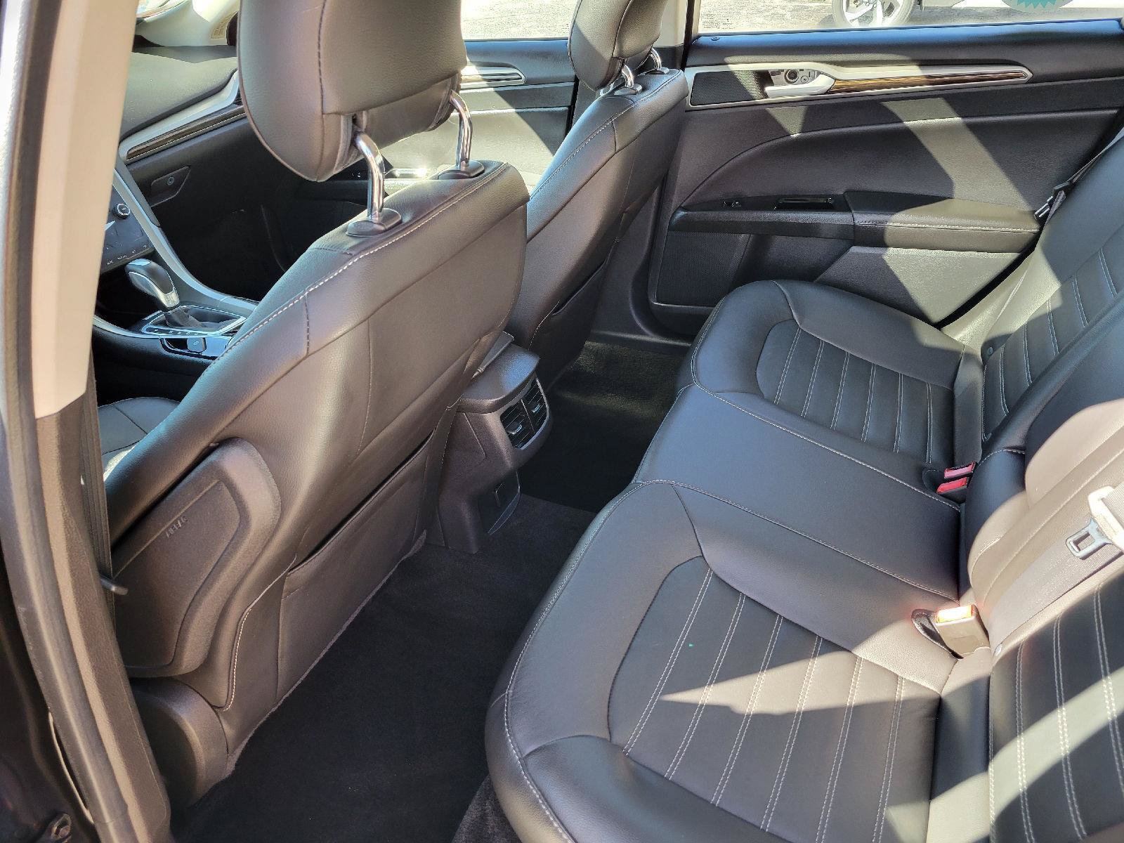 Used 2014 Ford Fusion SE w/ Equipment Group 202A FWD image 6