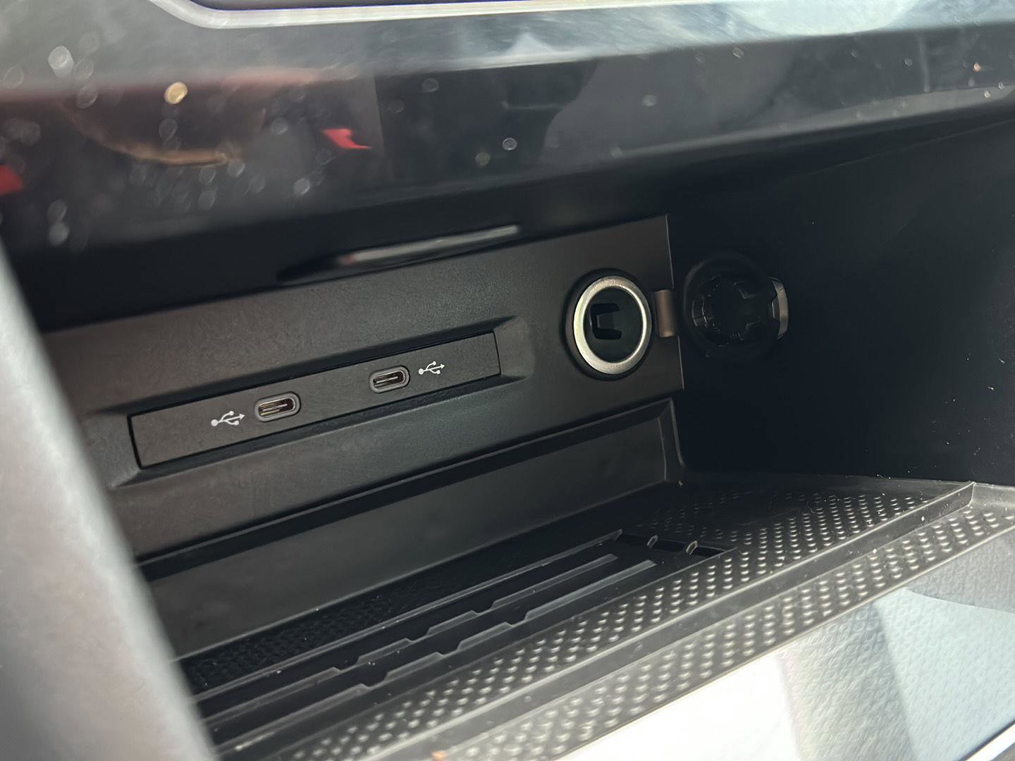 Used 2025 Volkswagen Taos SE image 21