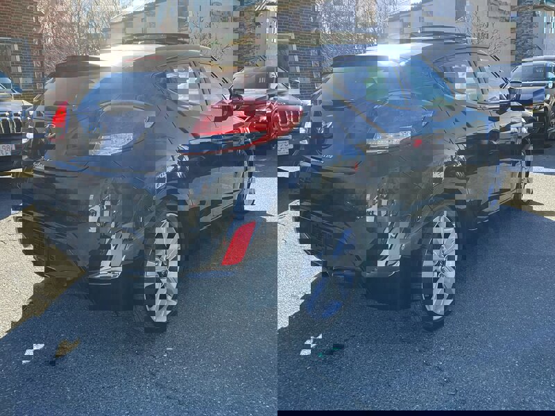 Used 2017 Hyundai Veloster Value Edition image 5