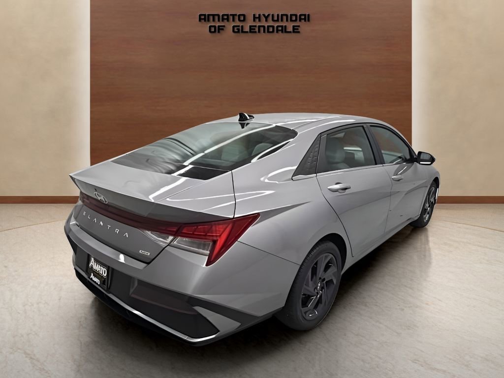 Certified 2025 Hyundai Elantra Limited image 6