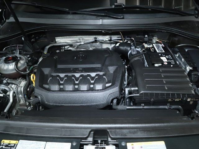 Used 2022 Volkswagen Tiguan SE R-Line image 36