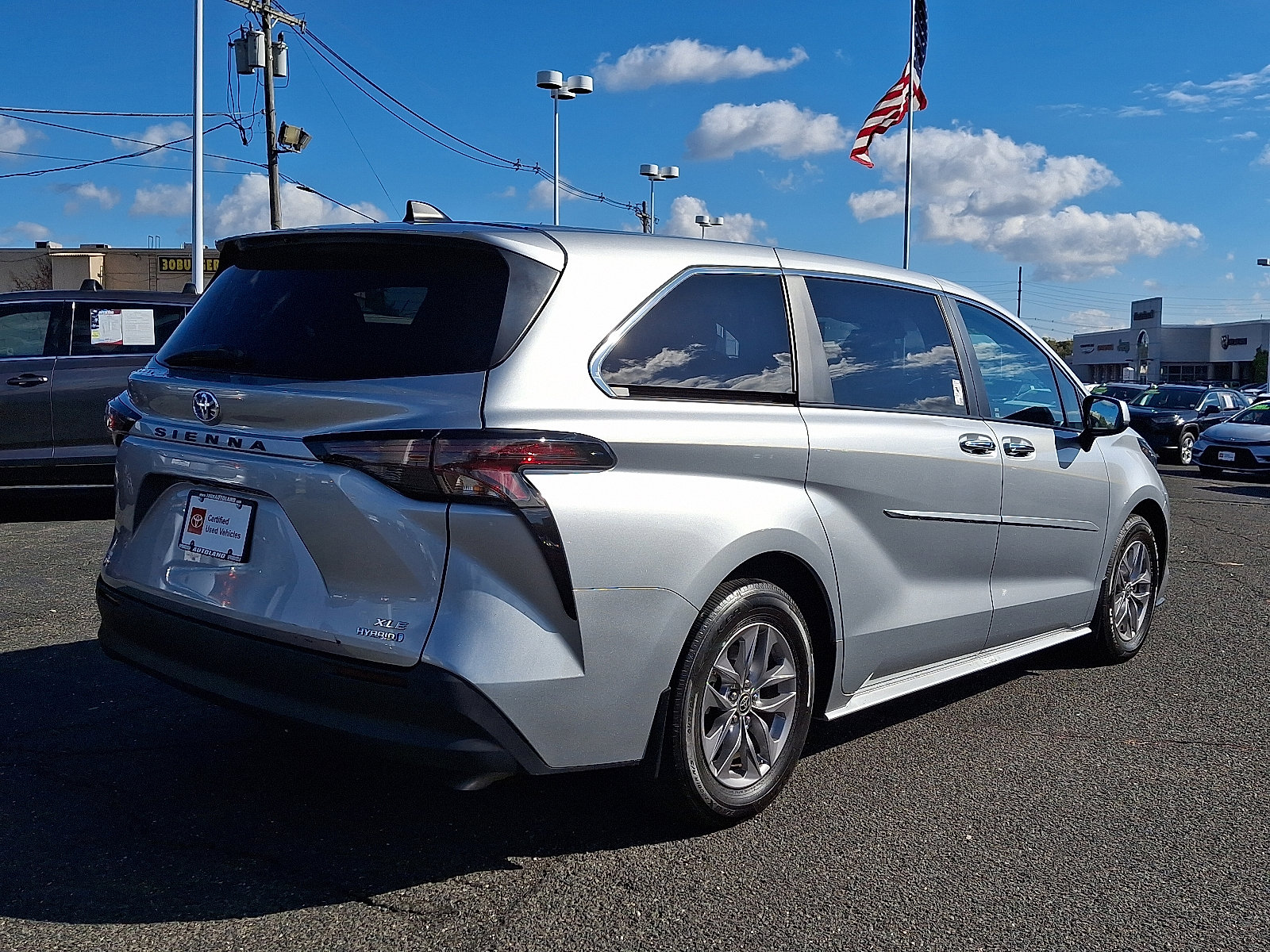 Certified 2024 Toyota Sienna XLE image 7