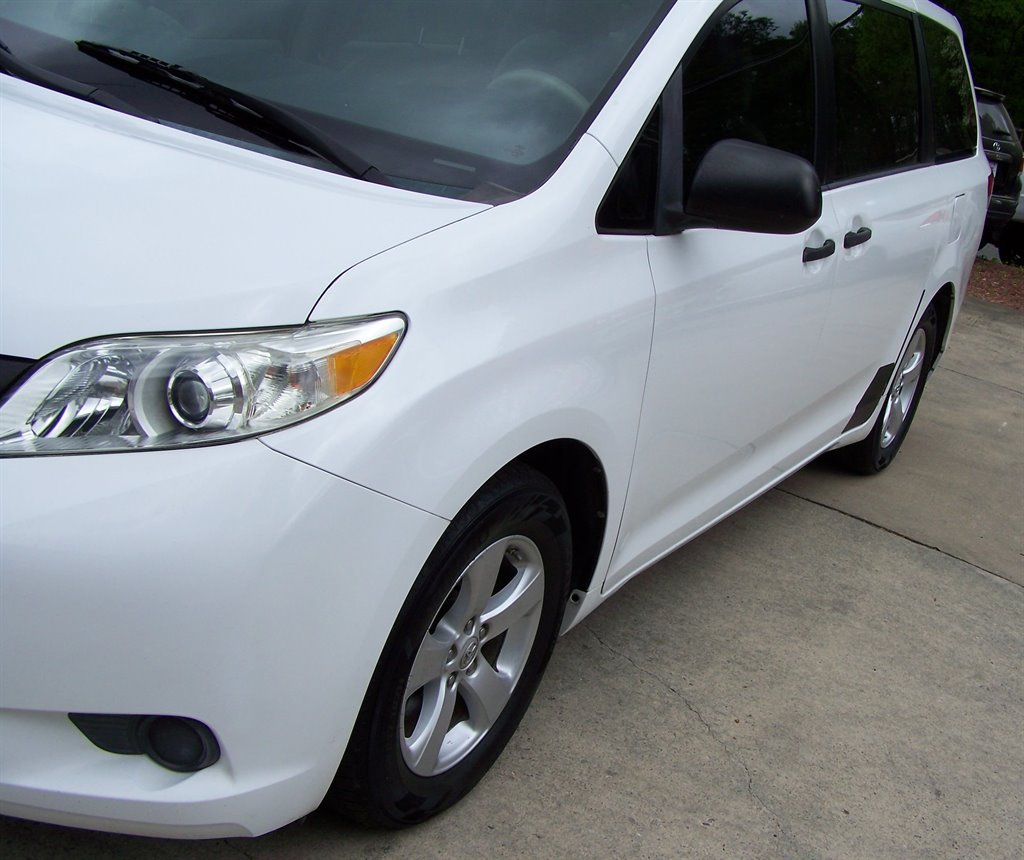 Used 2013 Toyota Sienna L FWD image 24