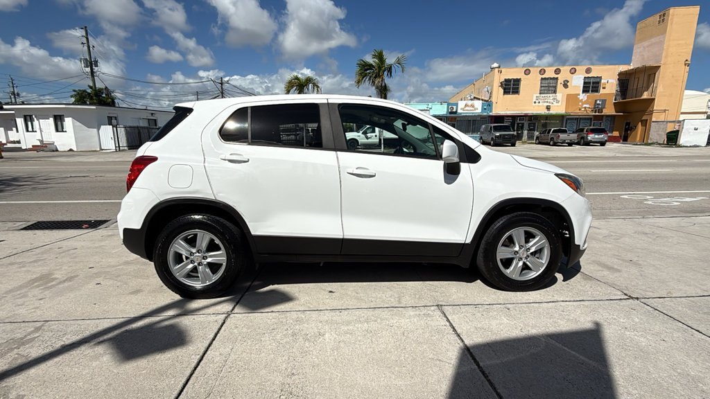 Used 2020 Chevrolet Trax LS w/ Tint and Cruise Package FWD image 15