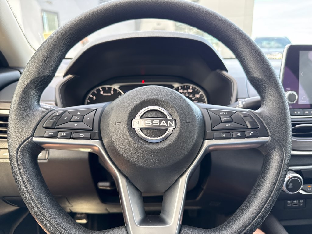 Used 2025 Nissan Altima 2.5 SV FWD image 21