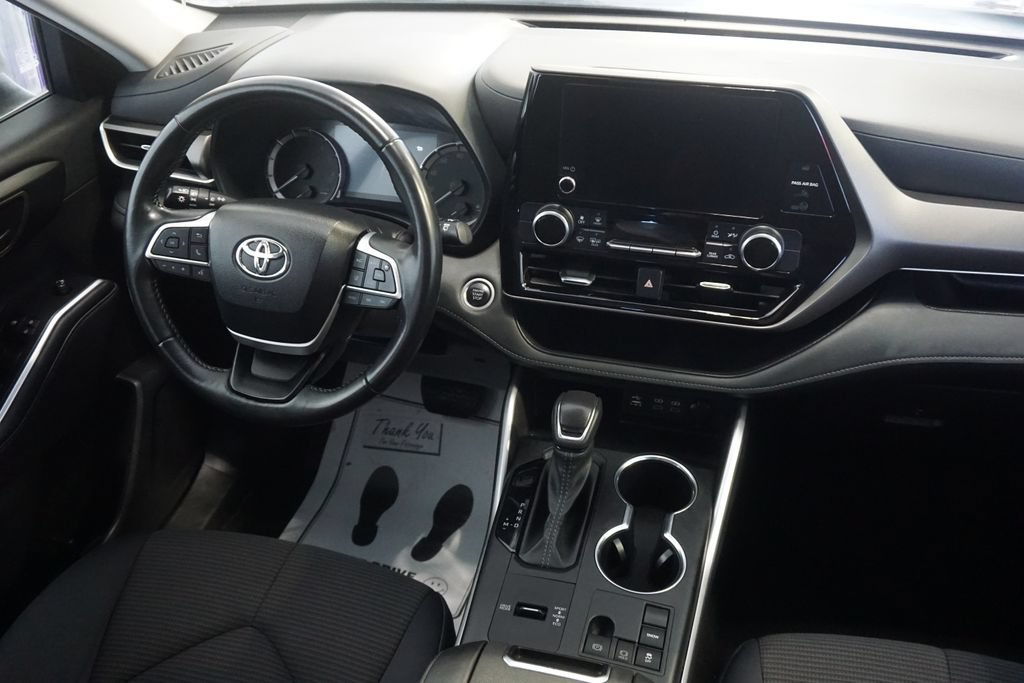Certified 2024 Toyota Highlander LE FWD image 28