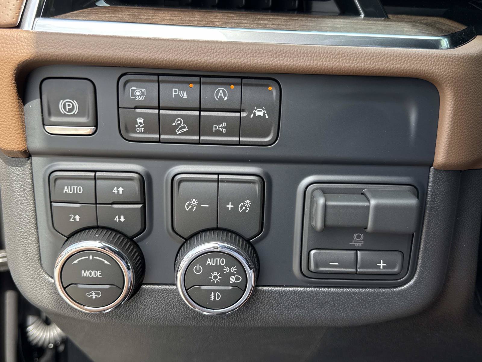 New 2026 Chevrolet Suburban High Country AWD/4WD image 33
