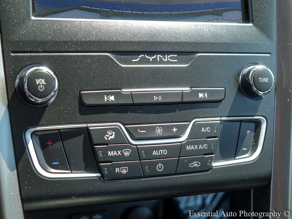 Used 2019 Ford Fusion SE image 18