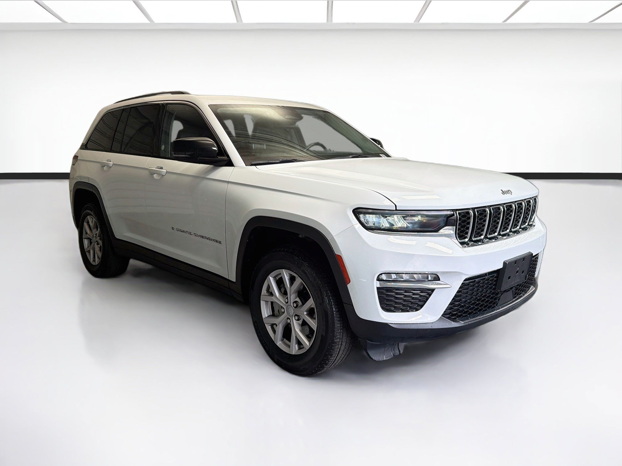 Used 2022 Jeep Grand Cherokee Limited RWD image 3