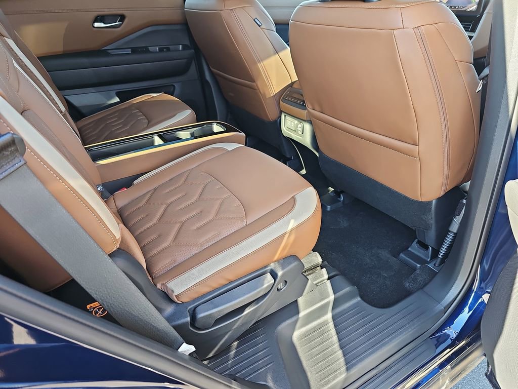 New 2026 Nissan Pathfinder Platinum image 13