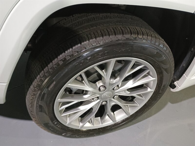 Used 2022 Jeep Grand Cherokee Summit 4xe AWD/4WD image 49