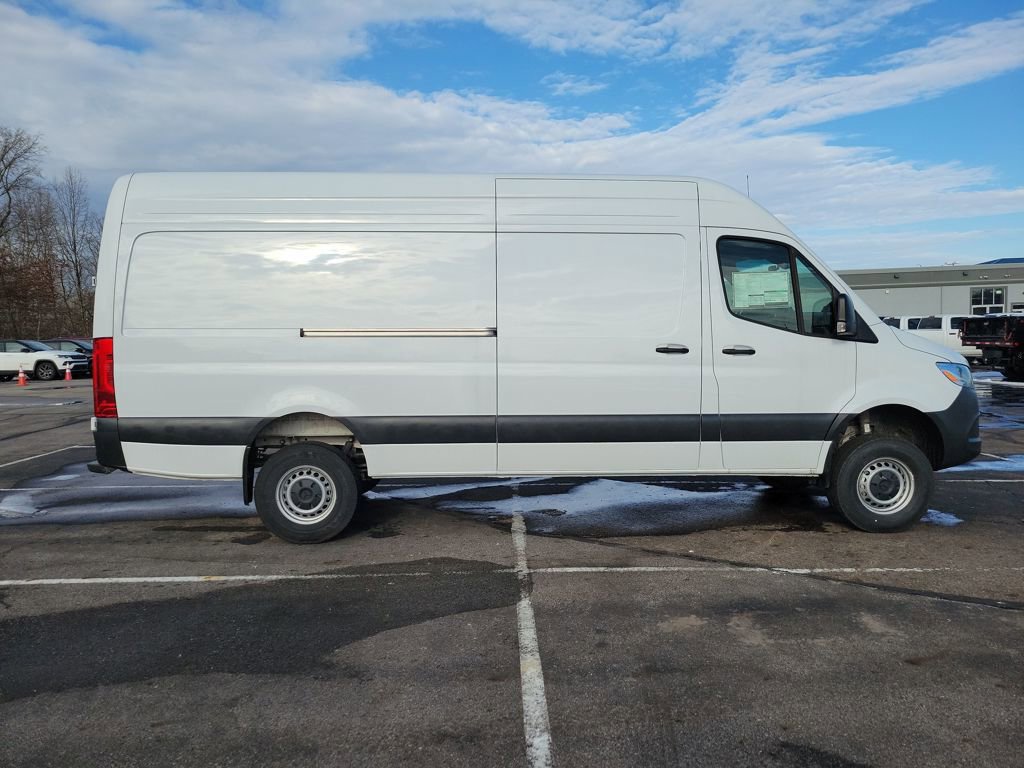 Used 2025 Mercedes-Benz Sprinter 2500 image 8