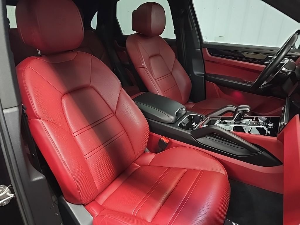 Used 2022 Porsche Cayenne Platinum Edition image 15