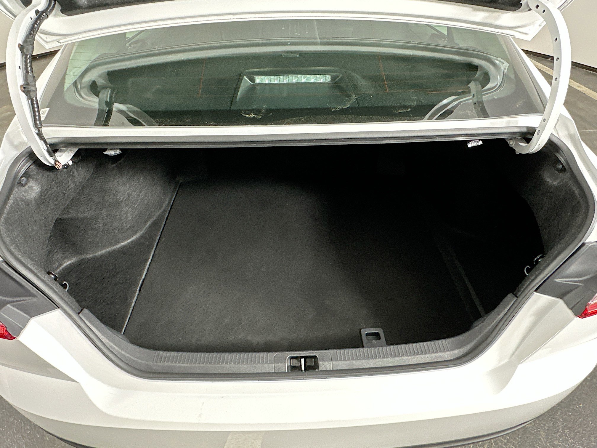 Used 2025 Toyota Camry LE image 29